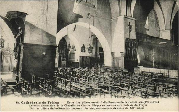 Frejus Cathedrale France à #Fréjus (#Var)  #CartePostaleAncienne 👉 https://cartorum.fr/carte-postale/196071/frejus-frejus-cathedrale-france