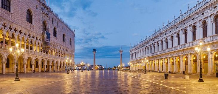 Plac Świętego Marka w Wenecji. Źródło: https://en.wikipedia.org/wiki/File:Piazzetta_San_Marco_Venice_BLS.jpg