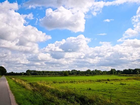 Another route I love to cycle along. It can be seen on the left of the picture. It leads past green meadows and trees, all under the vast East Frisian sky.