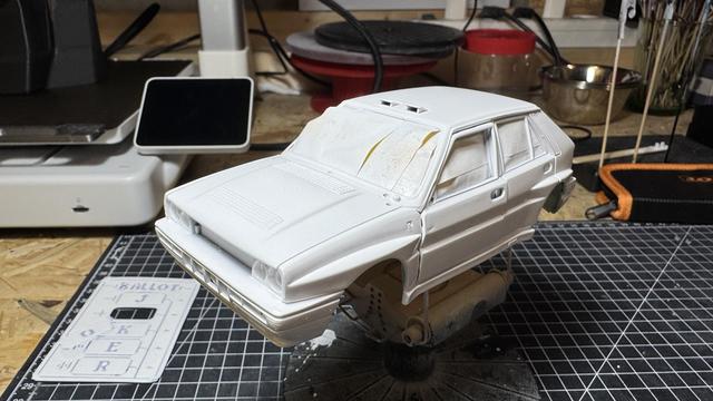 Painted body of a Lancia Delta HF Integrale by Italeri in 1:24 scale
