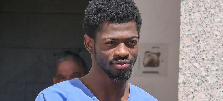 Lil Nas X abandonando la cárcel de Van Nuys, California, 25 de agosto de 2025. / MEGA