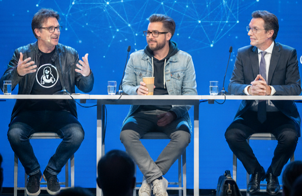 Talking to my former selfs ... A.I. generated Image. My FOSS-Self talks to my former platformer- and business minded selfs.