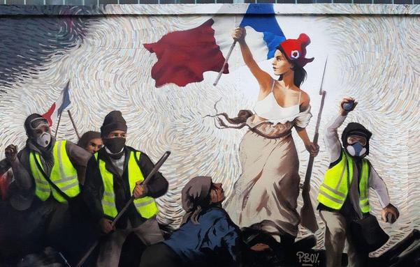 Fresque qui reprend la Liberté guidant le peuple mais avec des gilets jaunes et des gens équipés en mode manif