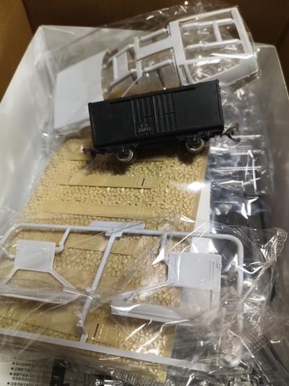 HOゲージの貨車と比べてもデカい、Gスケール相当のDMC-12