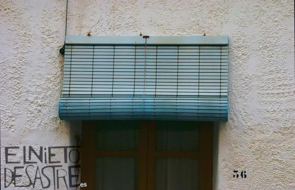 Fotografía de una ventana y su número de calle 36