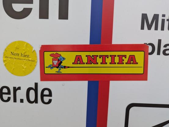 Antifa Sticker der aussieht wie das logo von Panini