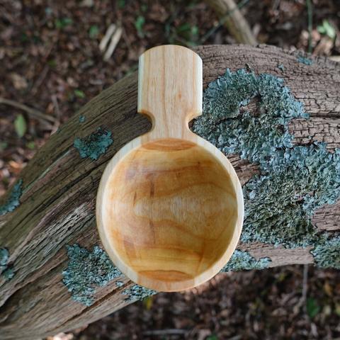 Wooden scoop in vertical position