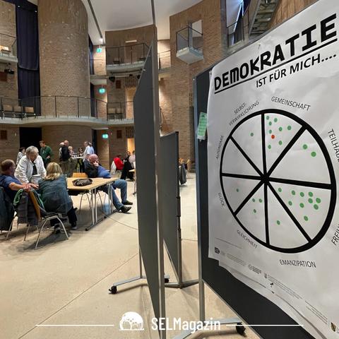 Wahlabend in Selm im Bürgerhaus  - Aufsteller Demokratie ist für mich ...