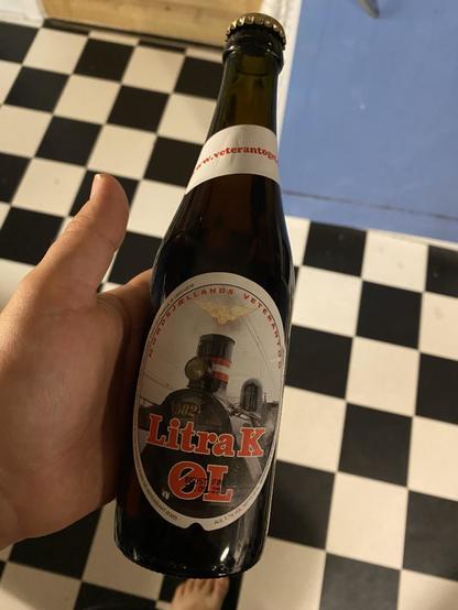 Ugens øl, Litra K med et dejligt billede af et veterantog udenpå, holdes op