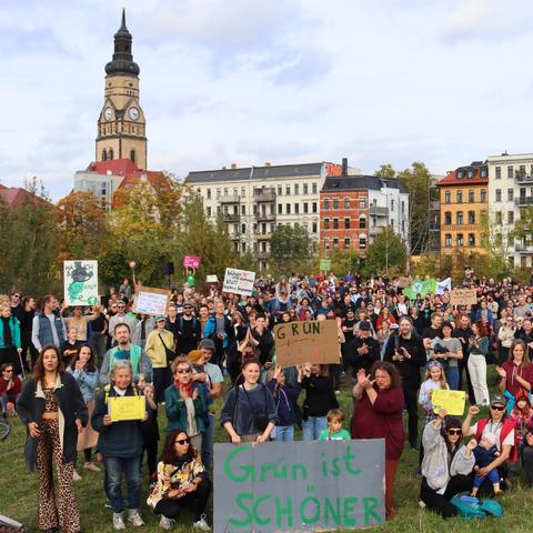 Demonstration für die Rettung des Jahrtausendfelds