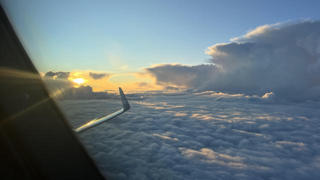 Zonsopgang tijdens het vertrek uit Helsinki richting Amsterdam #cockpitviews