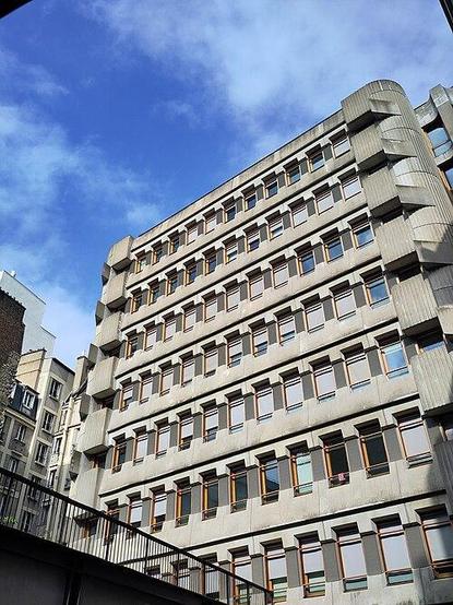 Immeuble de logements pour étudiants, artistes et travailleurs à #Paris19 (#Paris) L'agence d'architecture CANAL (Daniel et Patrick Rubin) a réhabilté l'édifice construit en 1974 par André Remondet et Claude Pa...
Suite 👉 https://monumentum.fr/architecture-contemporaine-remarquable/acr0001659/paris-19e-arrondissement-immeuble-de-logements-pour-etudiants-artistes-et-travailleurs
#Patrimoine #ArchitectureContemporaine
Photo CC-BY-SA 4.0 : Canal-architecture