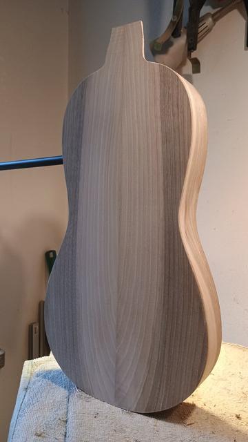 Large 5-string waisted fiddle box in walnut