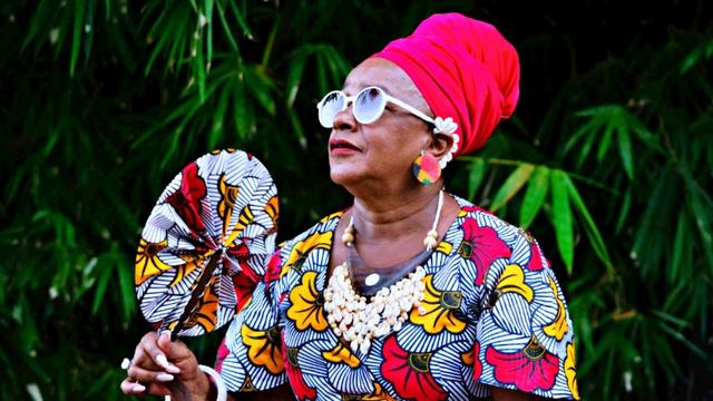 Conheça Célia Sampaio: a 'Dama do Reggae' brasileiro em destaque nos grandes festivais pelo país: artista é atração confirmada no Festival Psica 2025 em Belém, e se apresentou recentemente no The Town ao lado da cantora Iza em uma participação histórica; Célia foi a primeira mulher a gravar um álbum de reggae no Brasil, tornando-se um regaste vivo das trajetórias femininas no gênero musical no país