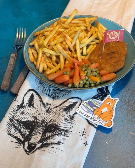 Pommes , eErbsen und Möhren, Schnitzel