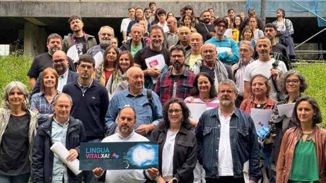 Constitución dos grupos de traballo do proceso social Lingua Vital, este sábado 20 de setembro. (Foto: Nós Diario)