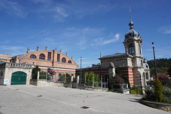 Sektkellerei von Rotkäppchen - alte Fabrikgebäude mit Villa