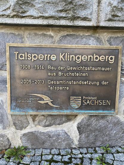 Talsperre Klingenberg
1908 - 1914 Bau der Gewichtsstaumauer aus Bruchsteinen
2005-2013
Gesamtinstandsetzung der
als eerr
LANDESTALSPERREN
VERWALTUNG
Freistaat
SACHSEN