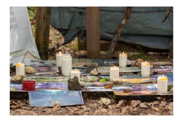 Es wurden kreuzen ab der Gedenkstätte entzündet