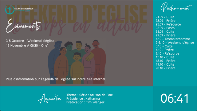 Ecran de digital signage montrant les prochains événements sous forme de slides, l'agenda du prochain mois sous forme de liste, les informations du culte de la semaine et l'heure actuelle.
