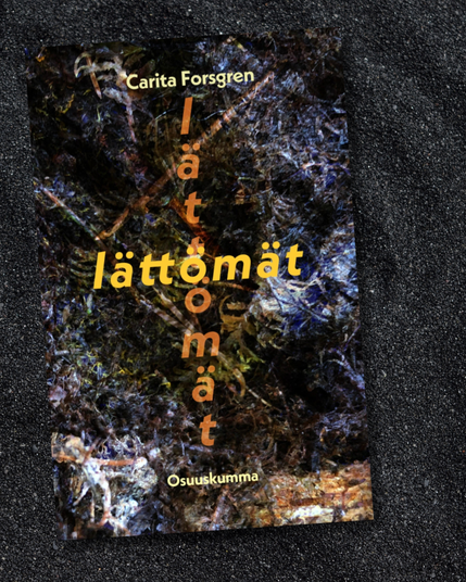 Iättömät-kirjan kansi. Taustalla sienirihmastoja, etualalla kirjan nimi risteää vaaka- ja pystysuunnasssa.