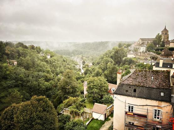 Vu sur le Morvan sous la pluie et sa brume matinale