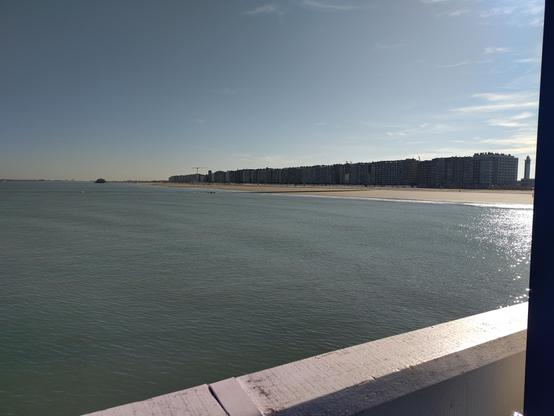 Eine wirklich hässliche Hotelfront am Meer bei Brügge