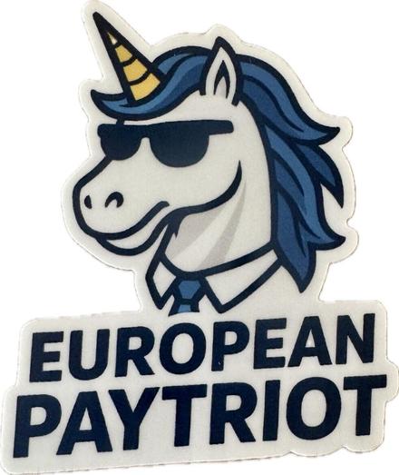 Einhorn mit Sonnenbrille, Hemdkragen und Krawatte über dem Schriftzug „European Paytriot“. Gestaltet von Maik Klotz zu seinem Buch „Zahlungschaos und Payment Eskapaden“ - ein Rückblick auf 10 Jahre Zahlungsverkehr.