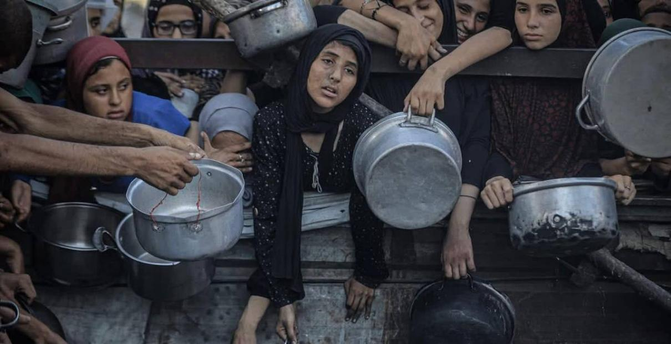 A banner of hungry people waiting for food. Their saucepans are empty.

These Pictures were copied and archived by me, because Administration on Mastodon.Social decided to delete their account.
