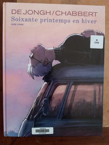 Couverture de la BD avec une femme allongée sur le dos sur le toit d'un van