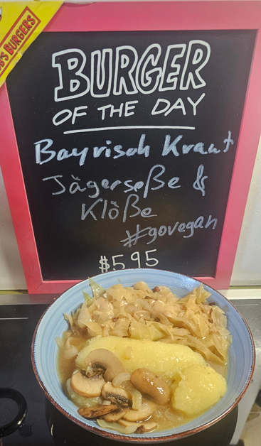 Bob's Burger Tafel mit
Bayrisch Kraut
Jägersoße &
Klöße
#govegan
$5.95