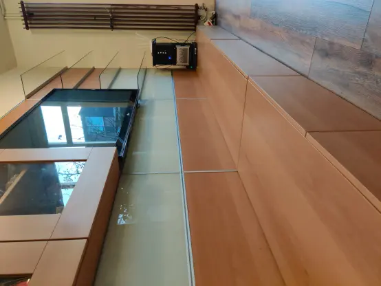 De ladeblokken zijn als zitgelegenheid in te richten.