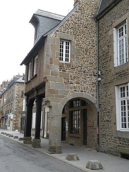 Maison du XVIe siècle, actuellement musée à #Fougères (#IlleEtVilaine) Construction XVIe siècle. Façades et toiture (cad. AT 241) : inscription par arrêté du 13 mai 1929.
Suite 👉 https://monumentum.fr/monument-historique/pa00090569/fougeres-maison-du-16e-siecle-actuellement-musee
#Patrimoine #MonumentHistorique
Photo CC-BY-SA 4.0 : Pymouss