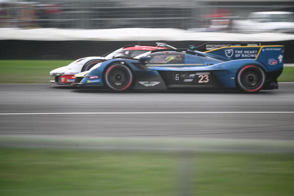 #porsche and #astonmartin prototypes on track, side by side, panning shot