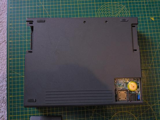 Bottom case of Amstrad ANB386SX20 with a chip missing next to CMOS battery