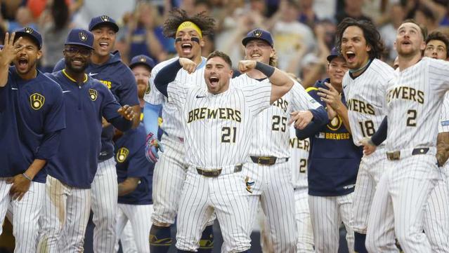Brewers clinch NL Central for third year in a row thanks to Cubs loss