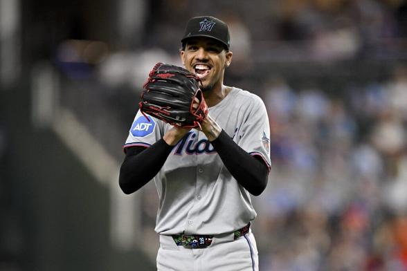 Marlins sweep Texas to keep slim playoff hopes alive - Marlins