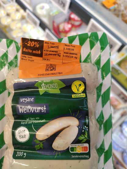 Ich stand im Laden und hab bei Lidl vegane Weißwurst gefunden (ohne Haut)