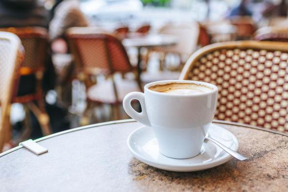 Un café en la terraza de un bar en una imagen de archivo. (Getty Images)