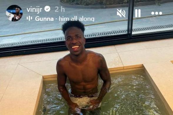 La storie de Instagram del futbolista Vinícius (@vinijr)