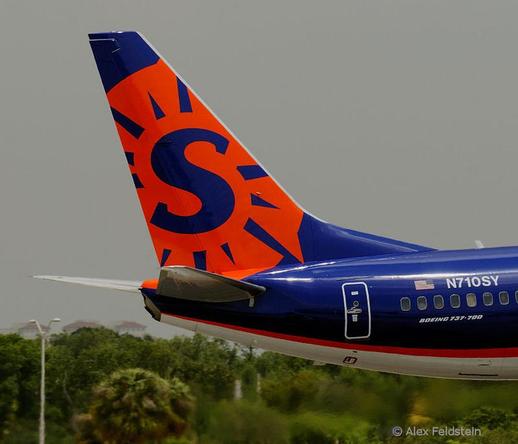 Sun Country Boeing 737 tail