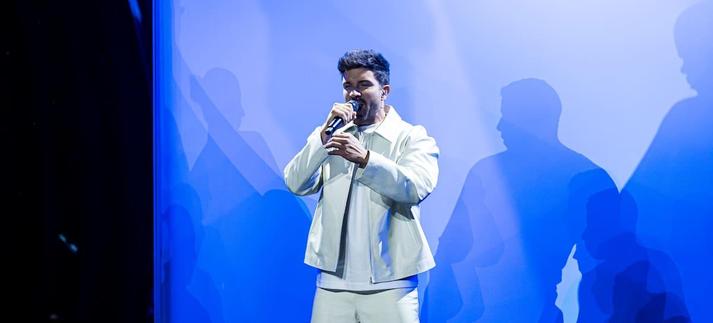 Pablo Alborán durante su actuación en los Premios Platino en Madrid. / David Benito