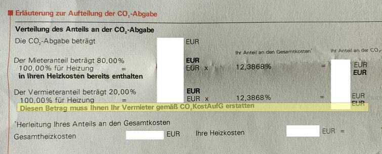 Ausschnitt von der zweiten Seite der Techem-Abrechnung. 
Abschnitt "Erläuterung zur Aufteilung der CO2-Abgabe".
Unsere konkreten Beträge habe ich entfernt.
Aber wichtig ist die fettgedruckte Zeile, die ich zusätzlich Gelb markiert habe:
"Diesen Betrag muss Ihnen Ihr Vermieter gemäß CO2 KostAufG erstatten" mit dem Geldbetrag am Ende der Zeile.