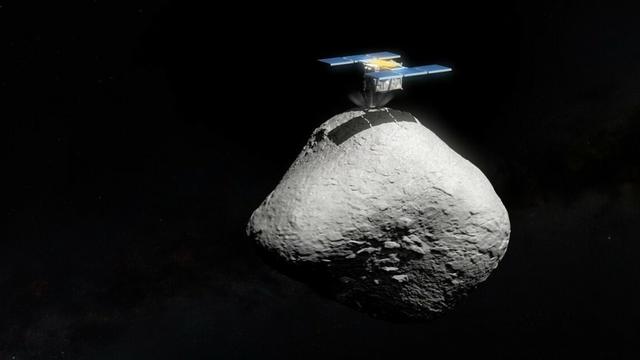 Künstlerische Darstellung der japanischen Raumsonde Hayabusa-2 beim Anflug und Kontakt mit dem Asteroiden 1998 KY26. Der kleine, unregelmäßig geformte Asteroid mit heller Oberfläche misst nur rund 11 Meter und rotiert in 5 Minuten einmal um sich selbst. Quelle: JAXA / Golem.de