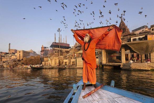 The sadhu looking at the sky and the birds flying behind him are intendeed to represent the liberation (&quot;moksha&quot;) after death from the cycle of reincarnations which, as per Hinduism belief, is possible only in a few sacred places such as Varanasi (India).
On the background the ghat Manikarnika, one of the oldest and most sacred cremation grounds in all of Hinduism.
A sadhu is a Hindu ascetic or holy person who has chosen to lead a life of renunciation, devotion, and spiritual pursuit. They are often characterized by their distinctive appearance and lifestyle.
They typically wear saffron-colored robes, have long hair and beards, and often carry various spiritual and symbolic items. Sadhus renounce worldly attachments and live a life of austerity, seeking to the moksha through meditation, prayer, and other spiritual practices.
They may also engage in acts of charity and service to the community.
Sadhus are respected in Hindu society for their commitment to a life of spirituality and are often sought out for blessings and guidance.

Website: <a href="https://robertopazziphoto.com/" rel="noreferrer nofollow">robertopazziphoto.com/</a>

Instagram: <a href="https://www.instagram.com/roberto_pazzi_photo/" rel="noreferrer nofollow">www.instagram.com/roberto_pazzi_photo/</a>