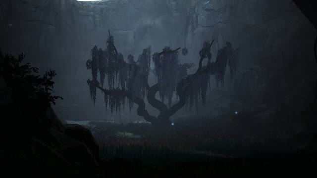 Der Screenshot zeigt eine Szene aus Black Desert Online, die einen großen Weidenbaum in einer Schlucht darstellt. Der Baum ist charakterisiert durch seine dicken, nach unten überhängenden Äste, die einen großen Teil des Vordergrunds einnehmen. Die Szene befindet sich in einem Tal zwischen felsigen Hängen.

Die Umgebung des Baumes ist von dichtem Nebel bedeckt, der die Sicht auf die umliegende Landschaft einschränkt. Im Hintergrund sind kleinere Lichtquellen erkennbar, deren Ursprung nicht eindeutig identifizierbar ist. Diese Lichter sind von der Dunkelheit umgeben, was zu einem Kontrast im Helligkeitsbereich führt. 

Die Szene wird von einer steile Felswand eingerahmt, die das Tal begrenzt. Die Sicht auf die Landschaft wird durch die Beschränkungen des Sichtfelds und die dicht gepackte Vegetation eingeschränkt. Das Bild zeigt eine Landschaft mit einem deutlichen Kontrast zwischen Licht und Dunkelheit und betont die Größe des Baumes im Verhältnis zur Umgebung.

Das Bild ist durchdrungen von einem Gefühl von Melancholie und Geheimnis, wobei der große Baum als Symbol der Stärke und des Überlebens inmitten einer vergessenen Umgebung wirkt. Die Kombination aus dem verdrehten Baum, der Felswand und dem dichten Nebel erzeugt eine Szene von atemberaubender Schönheit und beklemmender Intensität. Es fühlt sich an, als würde man eine verbotene und alte Welt betreten.