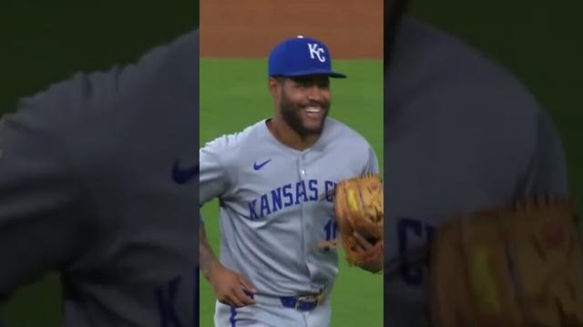 Maikel Garciaはホットコーナーで壮大なプレイを行います