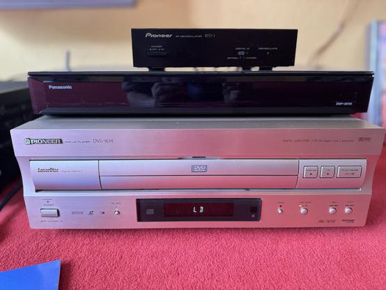 Pioneer Laserdisc Player DVL-909 und Pioneer RFD-1 Dolby Digital AC-3 Demodulation