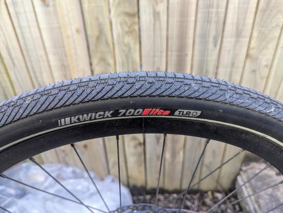 Close-up photo of a Kenda Kwick 700Elite 45-622 bicycle tyre.