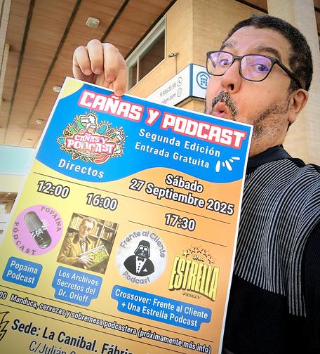 Un servidor con el cartel de la parrilla de directos del evento Cañas y Podcast